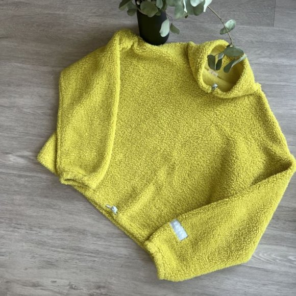 Levi's Yellow Women's Sherpa Sweater - Picture 1 of 2